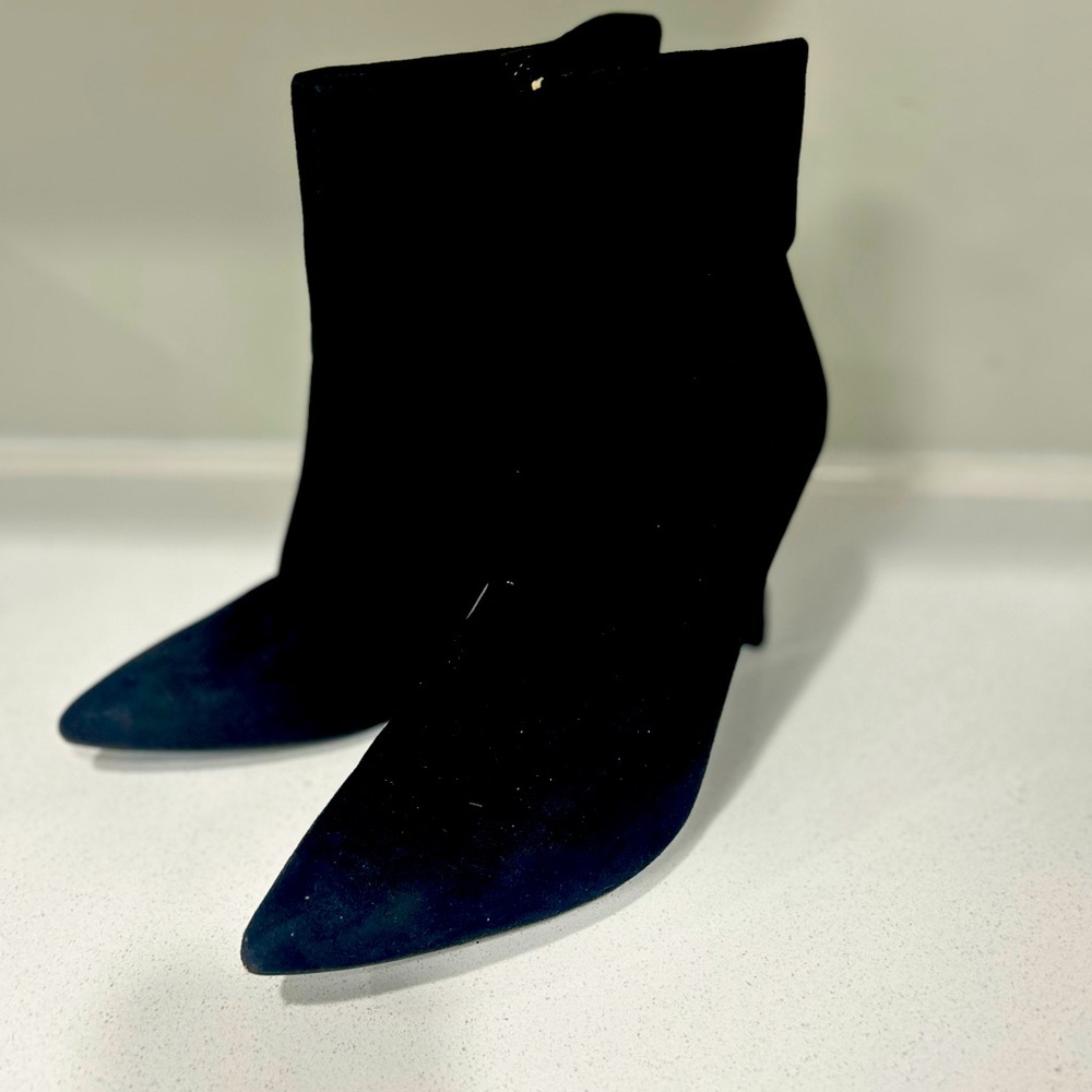 Women’s Size 11 Suede Heel Boots